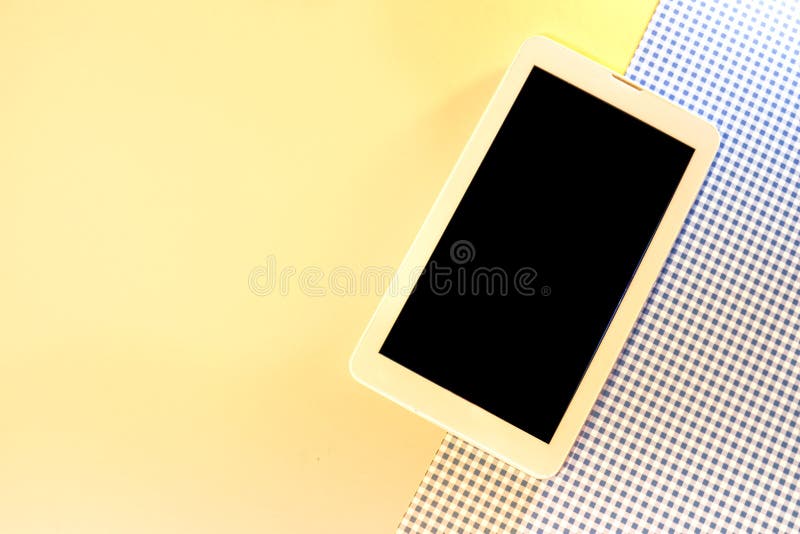 Scrittorio del computer della compressa fotografie stock libere da diritti Scrittorio del computer della compressa fotografie stock libere da diritti