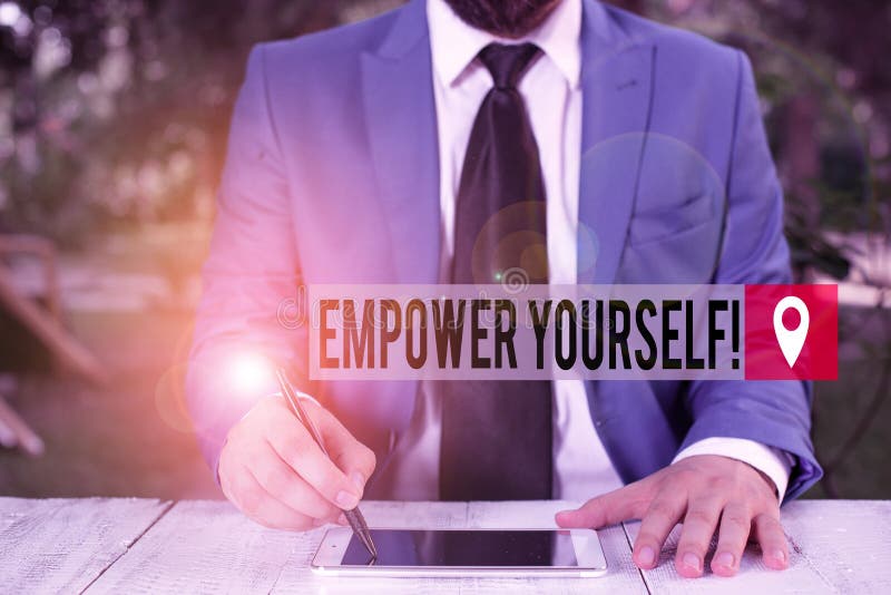 Scrittura di testi in Word Concetto aziendale per assumere il controllo della nostra vita fissando obiettivi e facendo scelte uom fotografia stock libera da diritti