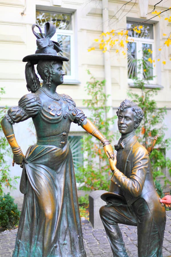 Sculprure of lovers in Kiev, Ukraine