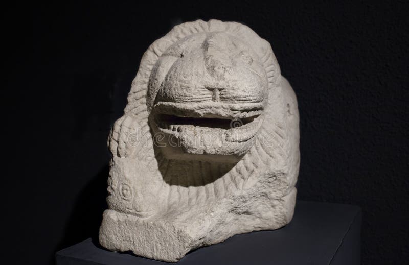 Sculptez dépeindre un lion avec la RAM dans ses griffes Ibérien Cultur photo libre de droits Sculptez dépeindre un lion avec la RAM dans ses griffes Ibérien Cultur photo libre de droits