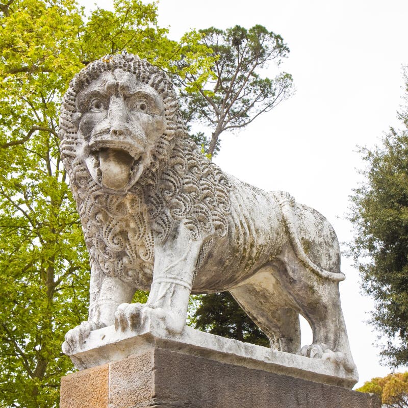 Sculpture d'un lion en pierre médiéval d'Italie photos stock Sculpture d'un lion en pierre médiéval d'Italie photos stock
