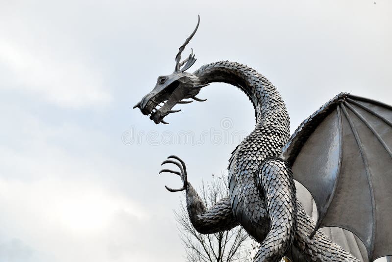 sculpture en dragon en métal de gallois, architecture photos stock sculpture en dragon en métal de gallois, architecture photos stock