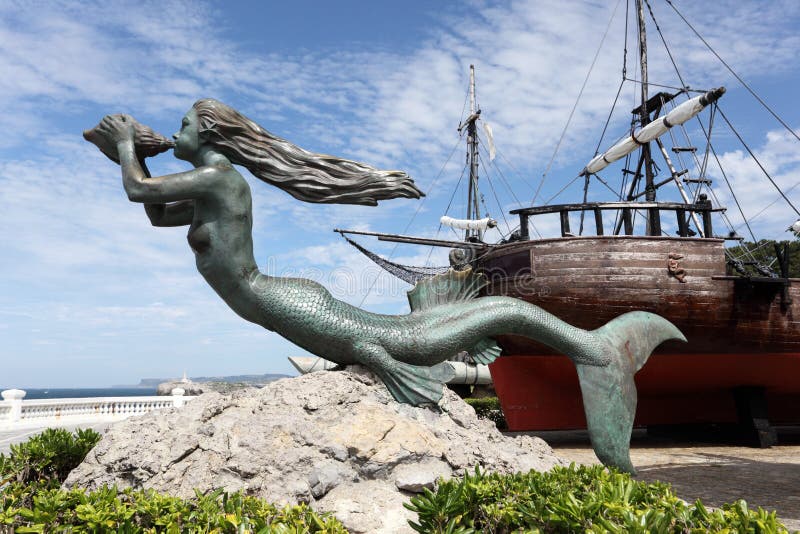 Sculpture en sirène au bateau de navigation historique