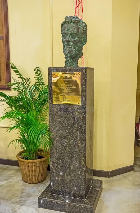 The sculpture in Grand Oriental Hotel