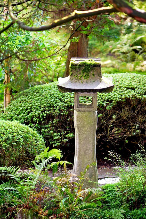 Sculpture Japonaise En Jardin Photo stock Image du tranquille, décoratif 21254990