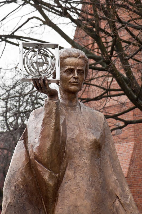 Sculpture of Marie Sklodowska-Curie