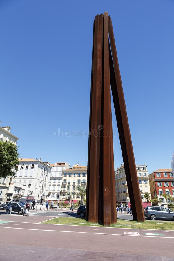 Sculpture Monumentale à Nice Photo éditorial Image du directement