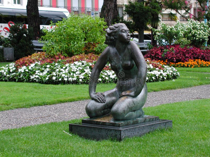 Sculpture, Statue, Garden, Plant Picture. Image 123470361