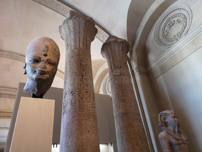 Sculptures dans le musée de Louvre à Paris, France image stock Sculptures dans le musée de Louvre à Paris, France image stock