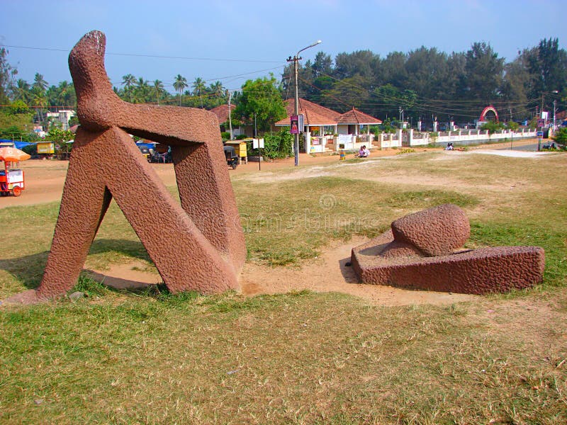 Scultura di rilassamento alla spiaggia di Shankumugham, Thiruvananthapuram, Kerala, India