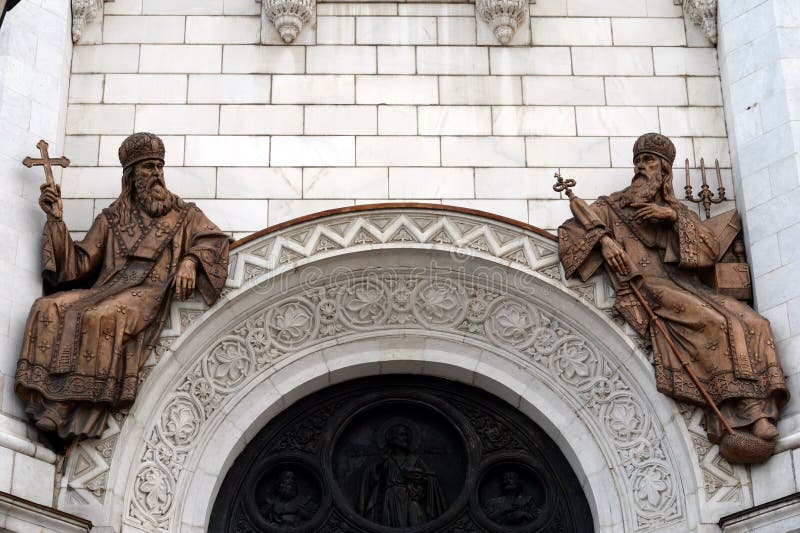 Sculture bronzee della cattedrale di Cristo il salvatore a Mosca fotografia stock libera da diritti Sculture bronzee della cattedrale di Cristo il salvatore a Mosca fotografia stock libera da diritti