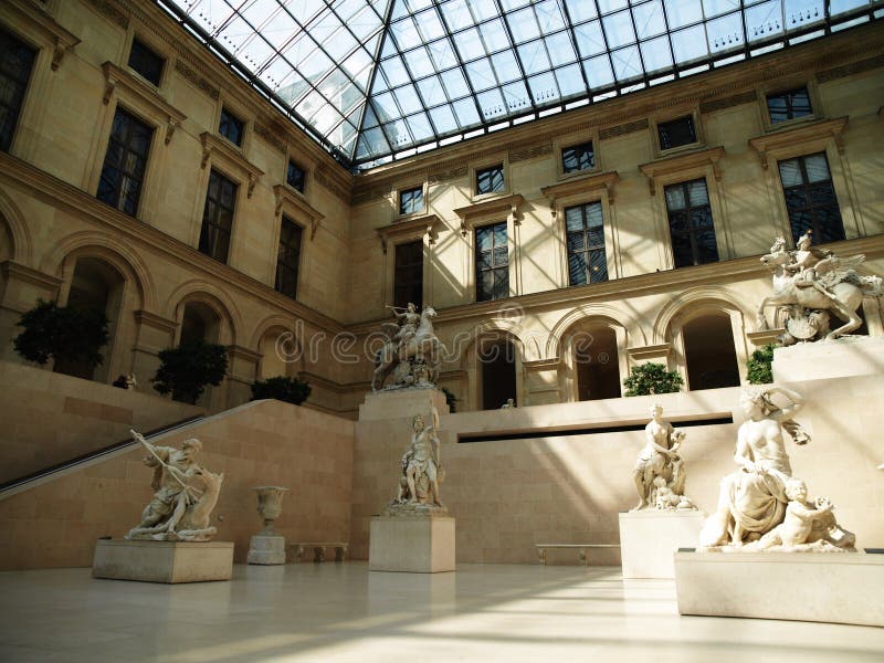 Sculture greche in Louvre immagine editoriale. Immagine di rinascita
