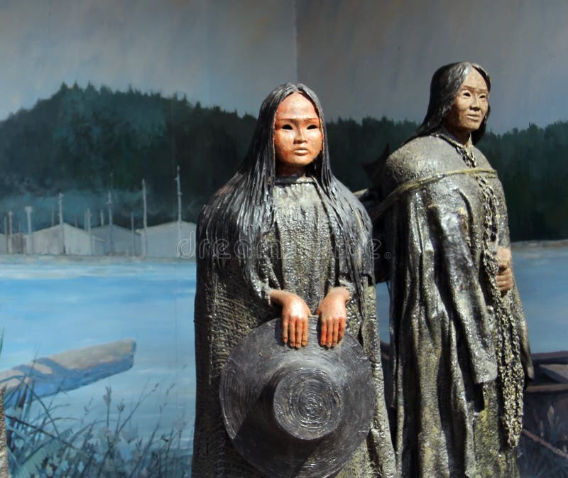 Scuptures för kvinnor för nationer för Vancouver ö första, Chemainus royaltyfria bilder Scuptures för kvinnor för nationer för Vancouver ö första, Chemainus royaltyfria bilder
