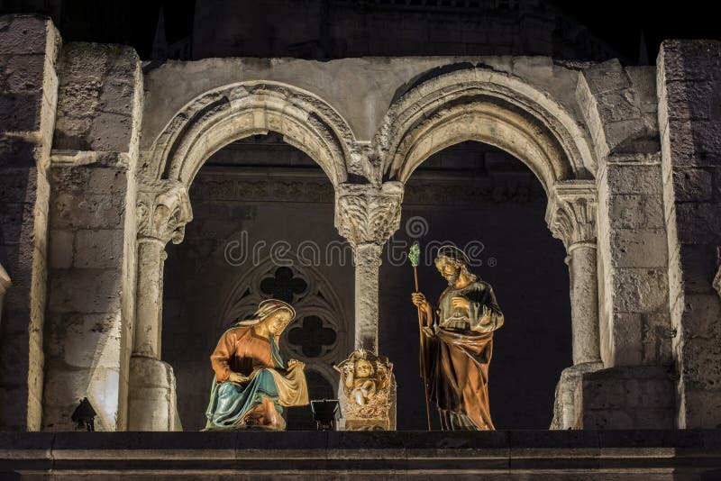 Scène de Manger de Noël avec des figurines comprenant Jésus, Mary et image libre de droits Scène de Manger de Noël avec des figurines comprenant Jésus, Mary et image libre de droits