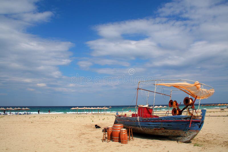 Sea waves and boat