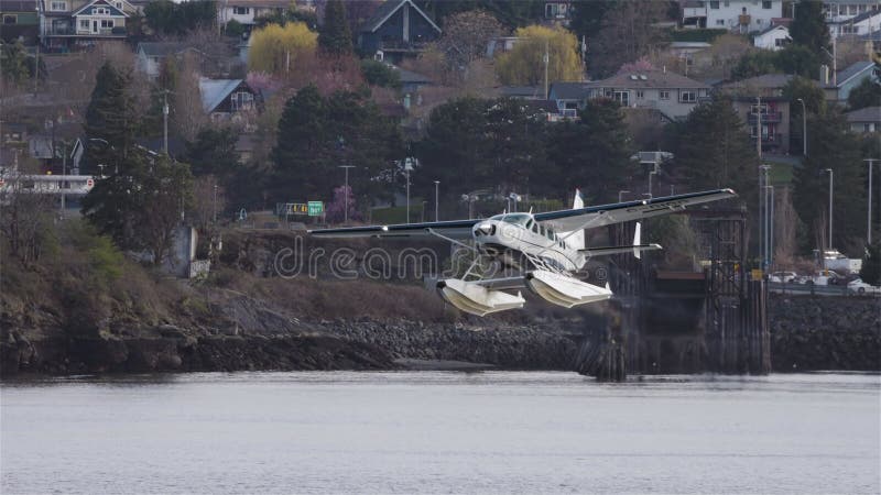 Seaplane begint met stad op achtergrond. nanaimo vancouver eiland brits columbia canada