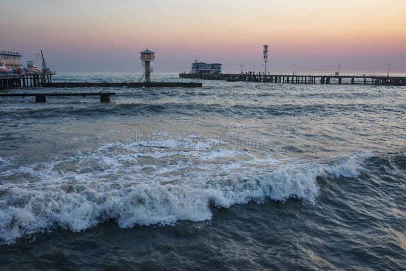 Seascape med sikter av staden royaltyfri bild Seascape med sikter av staden royaltyfri bild