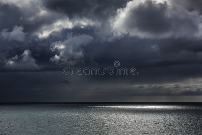 Seascapes z zadziwiać chmury zdjęcia royalty free
