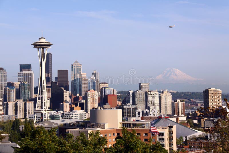 Seattle - drijf Vliegtuig dat in Seattle vliegt royalty-vrije stock foto Seattle - drijf Vliegtuig dat in Seattle vliegt royalty-vrije stock foto