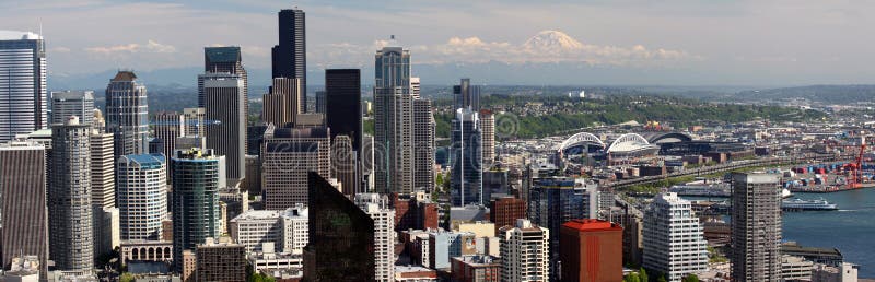 Seattle - Panorama van van de binnenstad, Mt. Regenachtiger