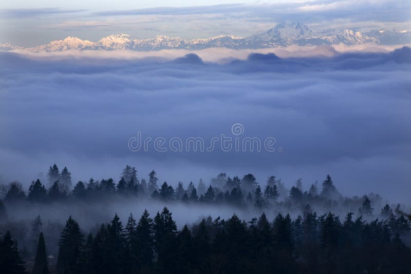 Seattle sob a névoa imagens de stock Seattle sob a névoa imagens de stock