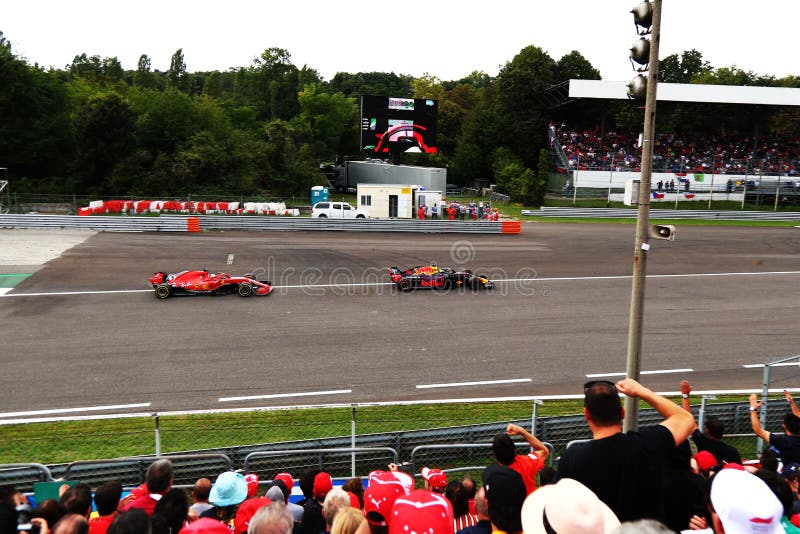 Sebastian Vettel Ataca Daniel Ricciardo Em Monza F1 Prix Grande 2018 ...