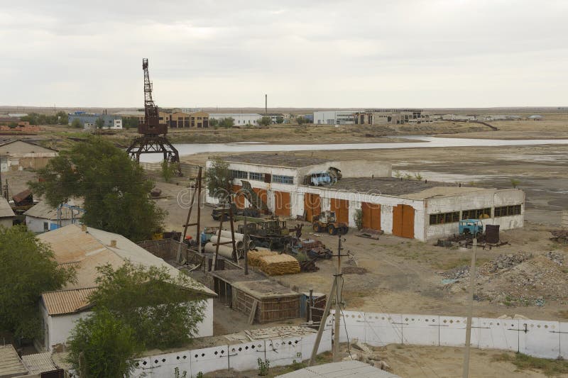 Sec vers le haut du port au bord de mer d'Aral dans Aralsk, Kazakhstan image libre de droits Sec vers le haut du port au bord de mer d'Aral dans Aralsk, Kazakhstan image libre de droits