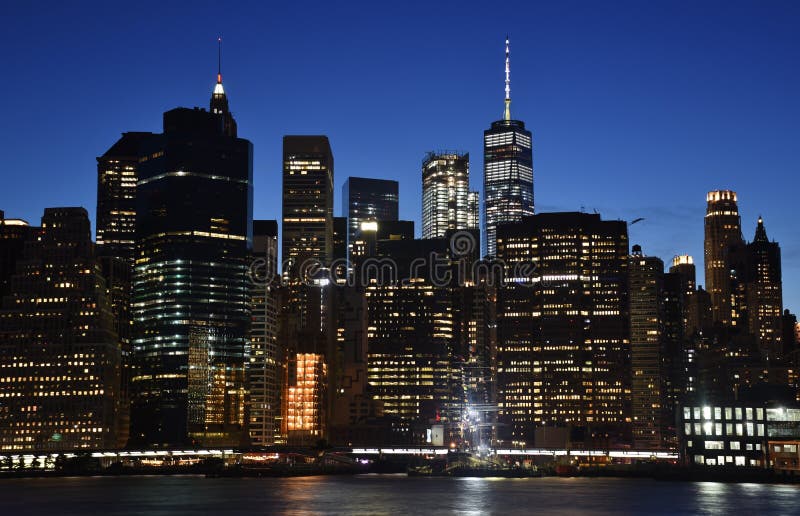 Secteur financier de Manhattan au crépuscule photos libres de droits Secteur financier de Manhattan au crépuscule photos libres de droits