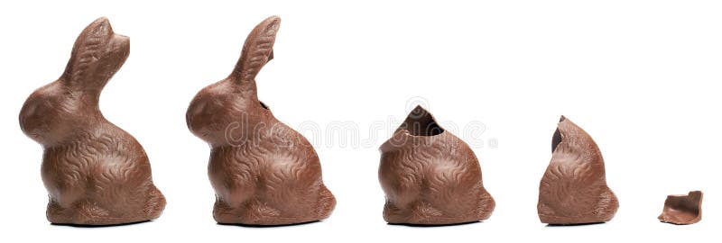 Secuencia de la consumición del conejito de pascua del chocolate