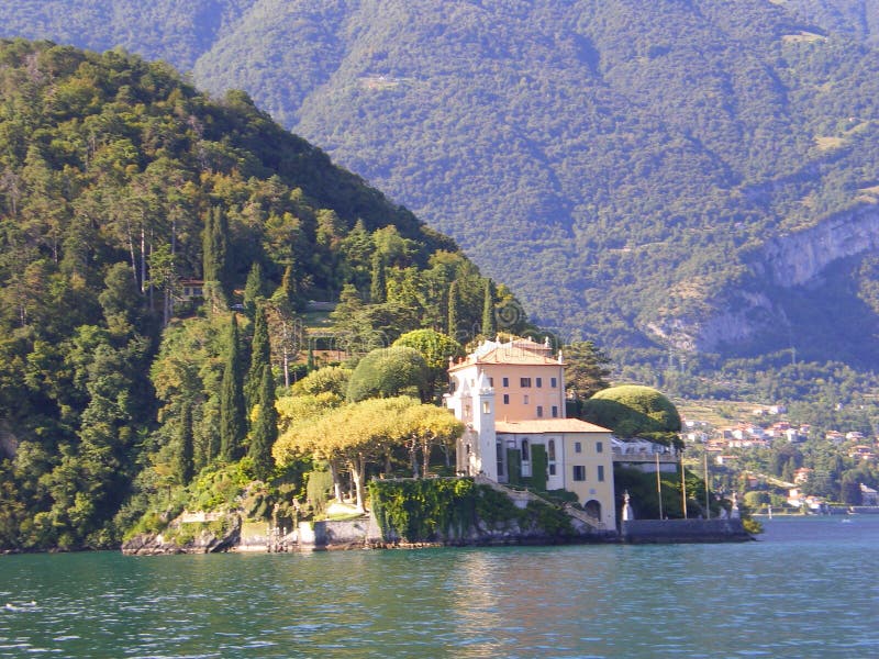 Sede della riunione Italia di cerimonia nuziale della villa di Como del lago immagini stock libere da diritti Sede della riunione Italia di cerimonia nuziale della villa di Como del lago immagini stock libere da diritti