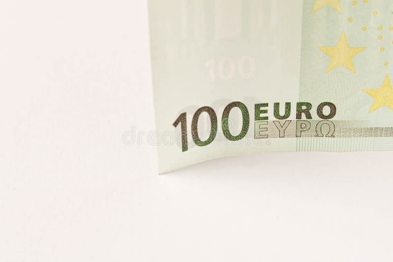 Sedel för euro 100 på en ljus bakgrund close upp Begreppet av besparingar royaltyfri bild Sedel för euro 100 på en ljus bakgrund close upp Begreppet av besparingar royaltyfri bild
