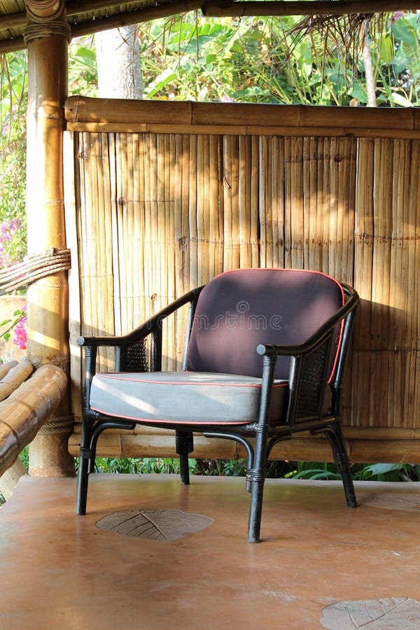 Sedia del rattan di Brown fotografia stock