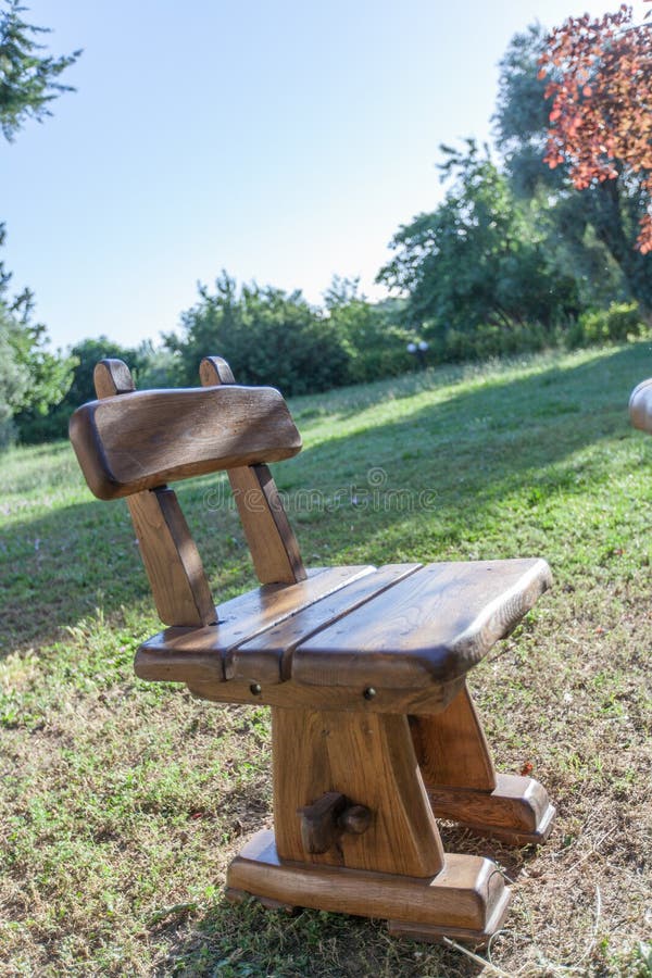 Sedia di giardino di legno immagini stock Sedia di giardino di legno immagini stock