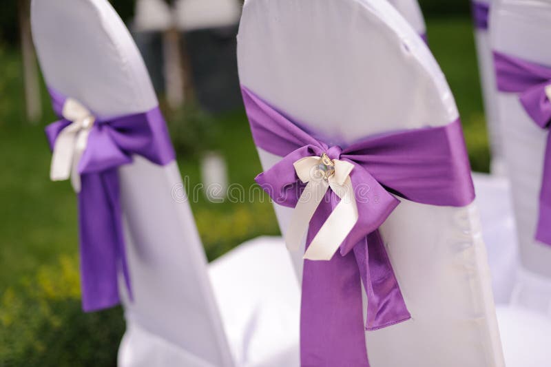 Sedie decorate per cerimonia fotografia stock