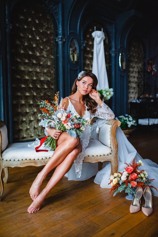 https://thumbs.dreamstime.com/b/seductive-young-bride-posing-gorgeous-bridal-bouquet-hotel-room-seductive-young-bride-beautiful-naked-legs-171594777.jpg