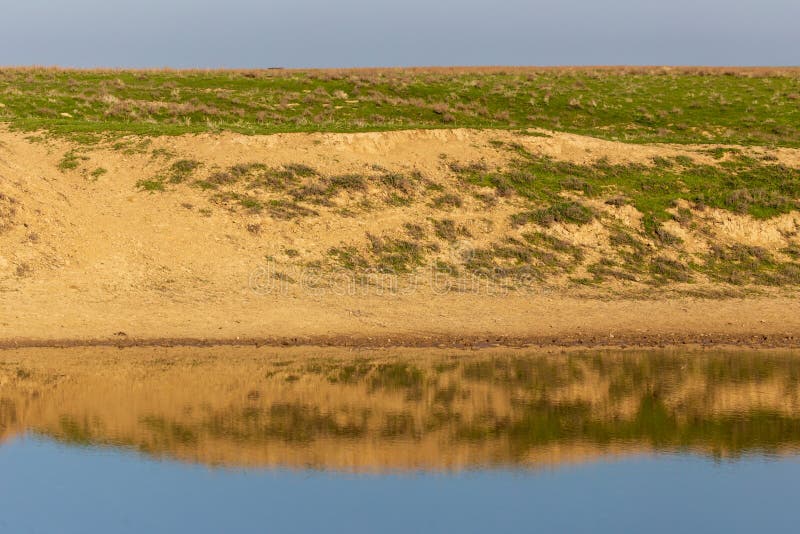 See in der Steppe von Kasachstan im Frühjahr lizenzfreies stockbild See in der Steppe von Kasachstan im Frühjahr lizenzfreies stockbild
