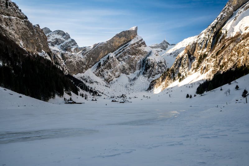 Seealpsee, szwajcarskie góry podczas zimy obraz royalty free Seealpsee, szwajcarskie góry podczas zimy obraz royalty free