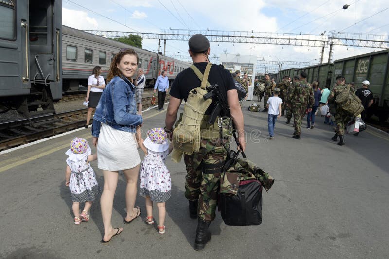 Командировка солдат. ОМОН В командировке. Жена омоновца. ОМОН на Северном Кавказе. Военная командировка.