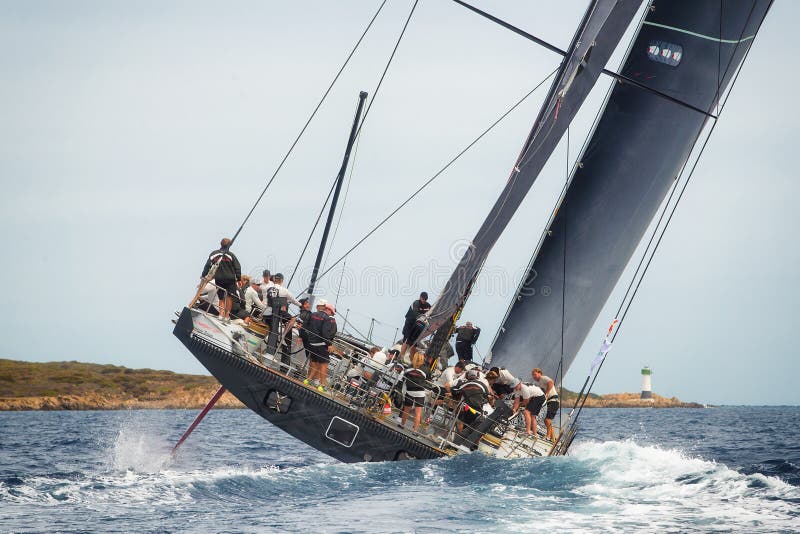 Segel-Regatta Maxi Yacht Rolex Cups 2015 in Porto Cervo, Italien lizenzfreie stockfotos Segel-Regatta Maxi Yacht Rolex Cups 2015 in Porto Cervo, Italien lizenzfreie stockfotos