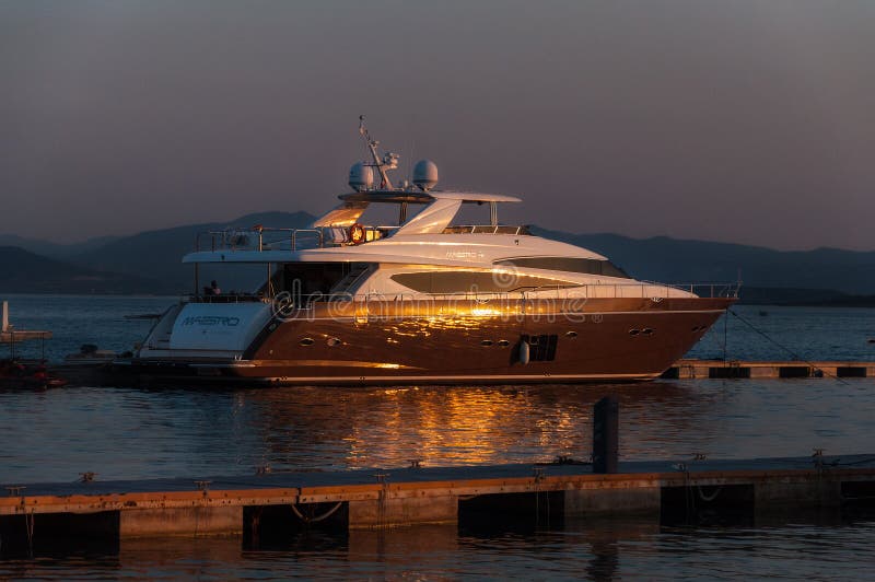 mega yacht golfo aranci