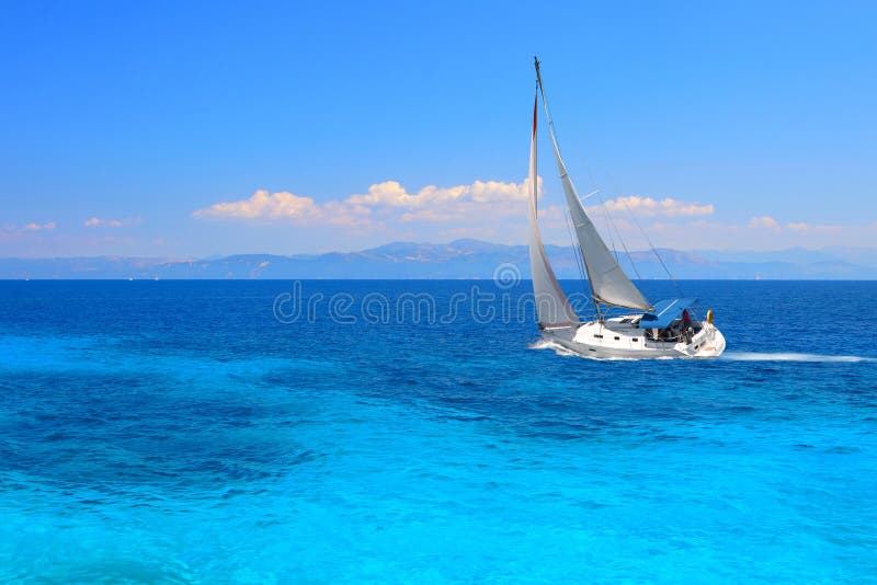 Segelnyacht lizenzfreie stockfotografie Segelnyacht lizenzfreie stockfotografie