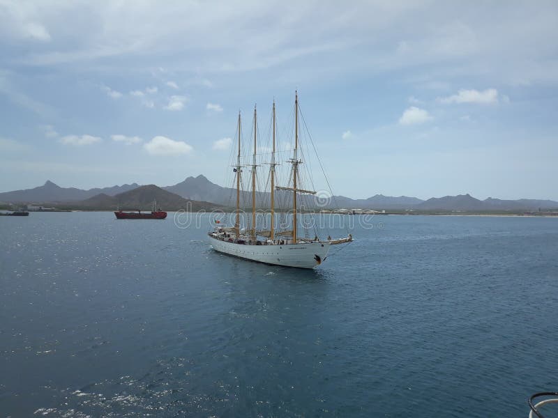 Seglingskyttel på Porto den stora fjärden Mindelo Cabo Verde royaltyfri bild Seglingskyttel på Porto den stora fjärden Mindelo Cabo Verde royaltyfri bild