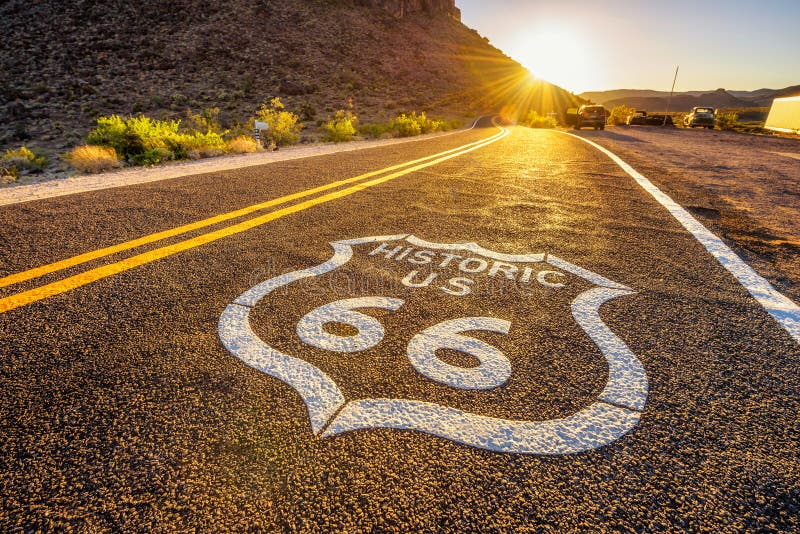 Segnale stradale sull'itinerario storico 66 nel deserto del Mojave