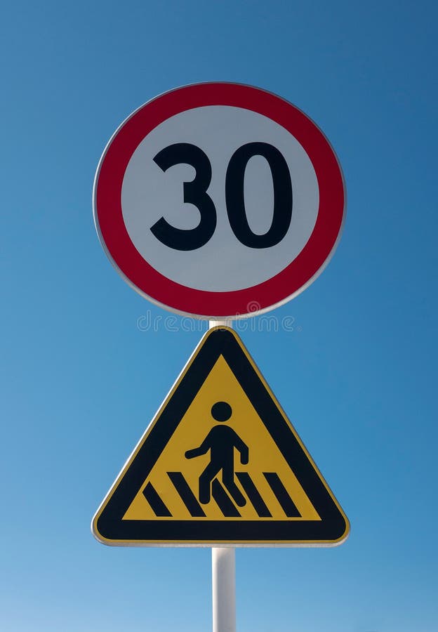Segnali di pericolo di traffico fotografia stock libera da diritti Segnali di pericolo di traffico fotografia stock libera da diritti