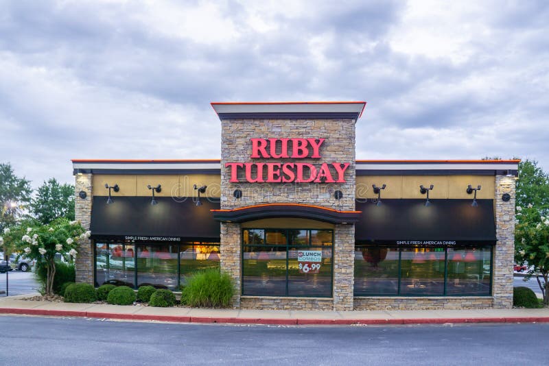 Segno anteriore del deposito di Ruby Tuesday - concessione americana immagine stock Segno anteriore del deposito di Ruby Tuesday - concessione americana immagine stock