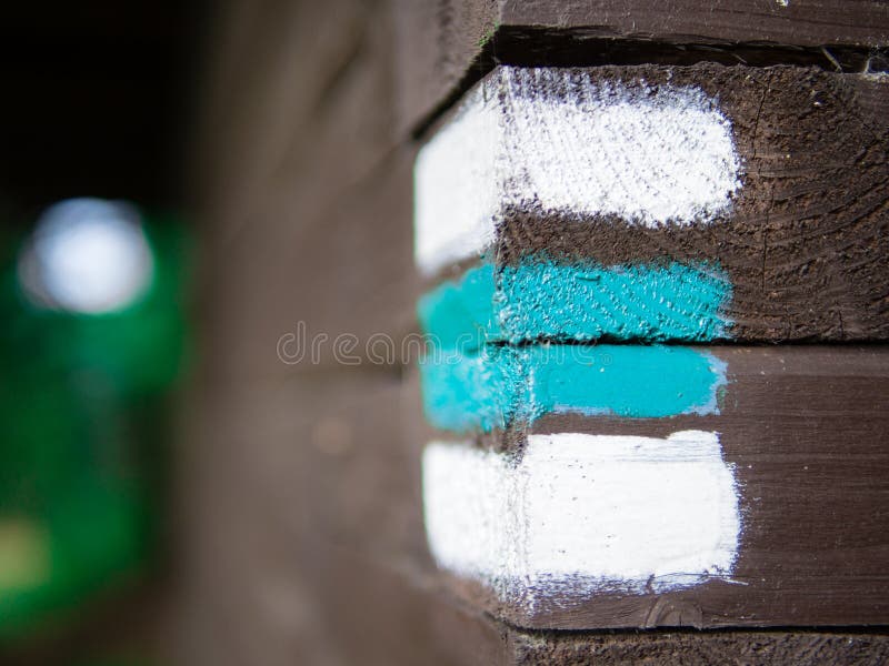 Segno blu sulla parete di legno, turismo ceco immagini stock libere da diritti Segno blu sulla parete di legno, turismo ceco immagini stock libere da diritti