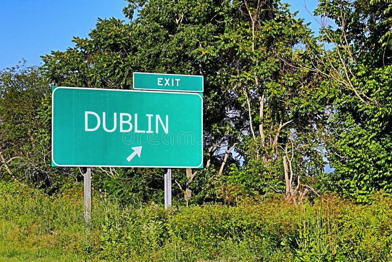 Segno dell'uscita della strada principale degli Stati Uniti per Dublino fotografie stock libere da diritti Segno dell'uscita della strada principale degli Stati Uniti per Dublino fotografie stock libere da diritti