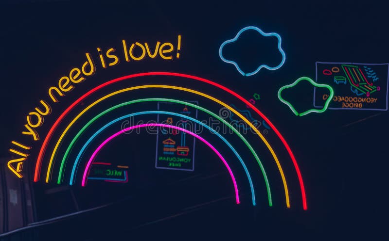Segno di neon con arcobaleno all’interno del tunnel con scale royalty illustrazione gratis