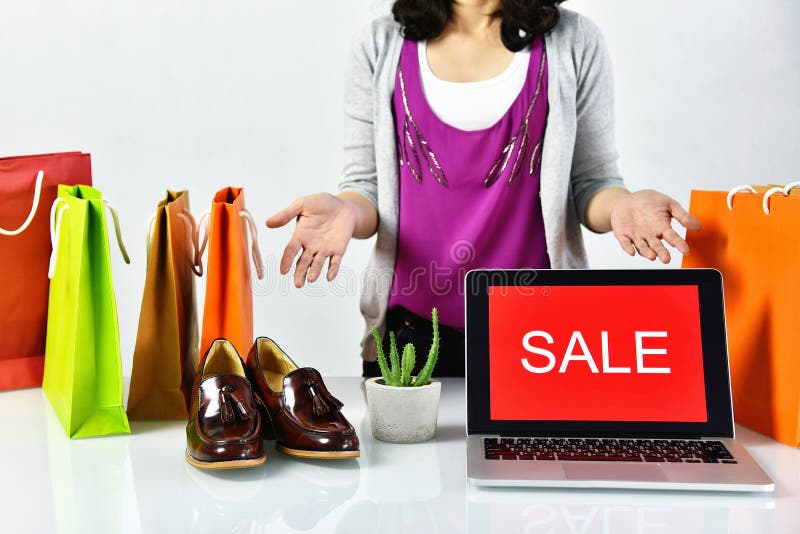 Segno di promozione di vendita, sconto online di acquisto, imprenditore e commercio di e-business fotografia stock Segno di promozione di vendita, sconto online di acquisto, imprenditore e commercio di e-business fotografia stock
