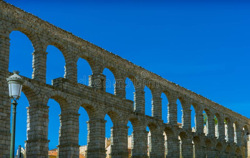Segovia Aquaduct ściany widok od wejścia obrazy royalty free Segovia Aquaduct ściany widok od wejścia obrazy royalty free
